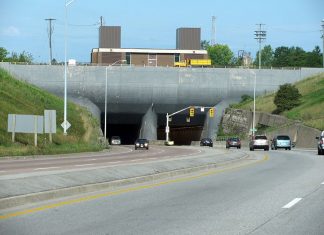 Travelling by car in Ontario: The Thorold Tunnel
