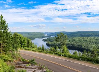 Travelling in Ontario by car: Kingston Area Ferry Information