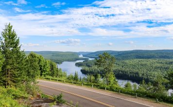Travelling in Ontario by car: Kingston Area Ferry Information