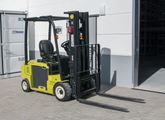 Forklift Battery Repair vs. Replacement – Expert Advice