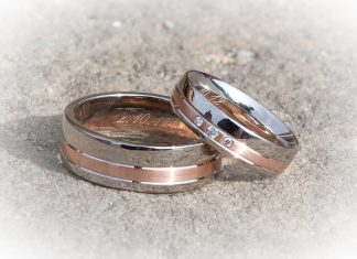 Why a Man Opts for a Wood Wedding Ring for his Woman