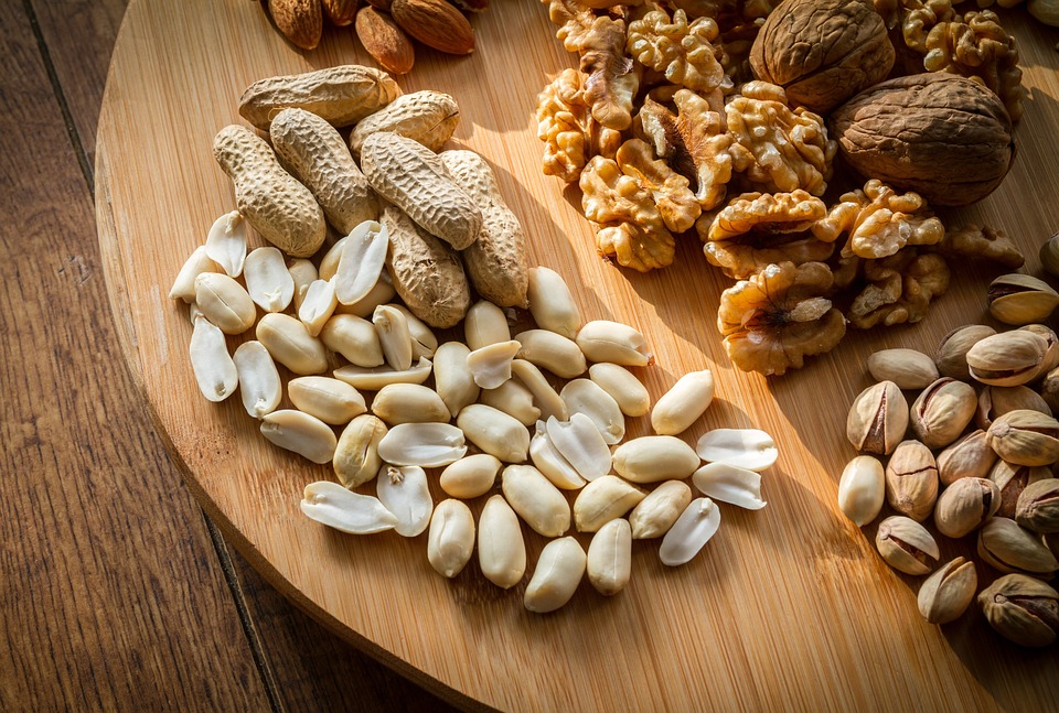 How Many Nuts and Fruits Should You Eat Daily
